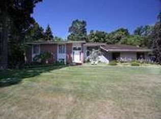 2 Norman Dr, Shoreham, NY 11786