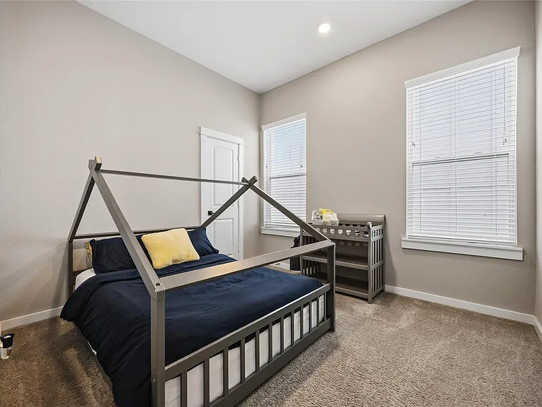6723 Parker Oaks Ln — Photo 12