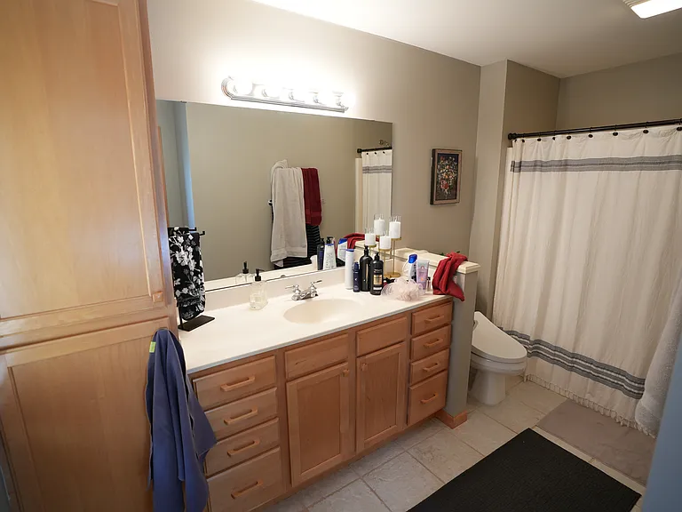 2nd bedroom bathroom