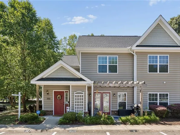 102 Lakeview Cv, Smithfield, VA 23430