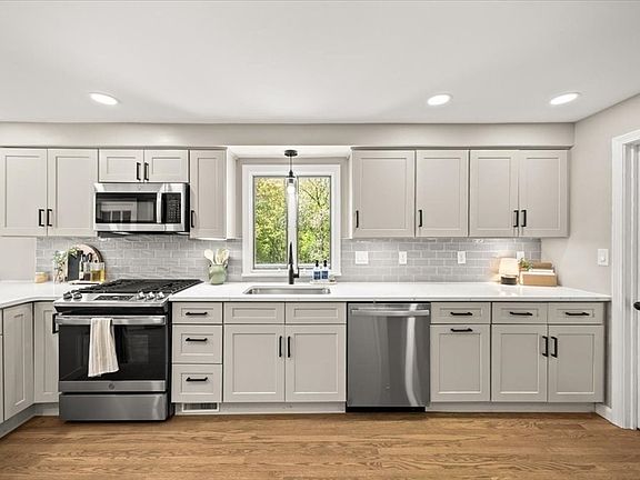 3rd image of 376 Hancock St