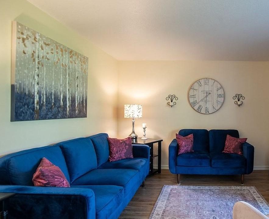 Staged Living Room Photo