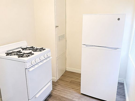 5th image of 10620 S Figueroa St #1/4