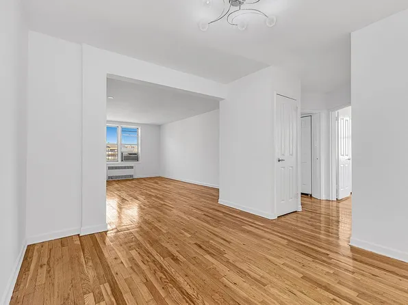 67-30 Clyde St APT 5C, Forest Hills, NY 11375