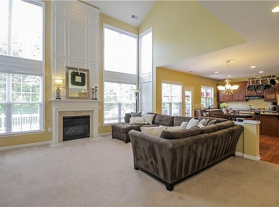 4th image of 2078 Delaware Dr