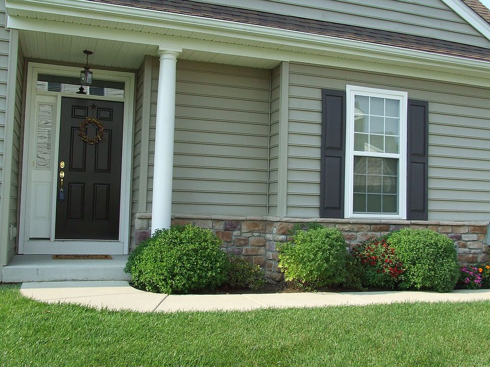 Carriage home has Side Entrance