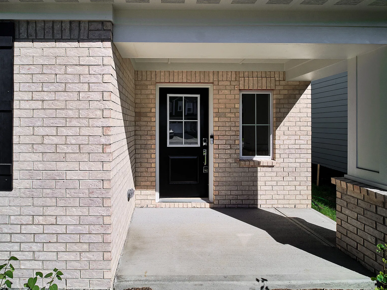 5 bed, 2578 sqft, $3,100 — Photo 2