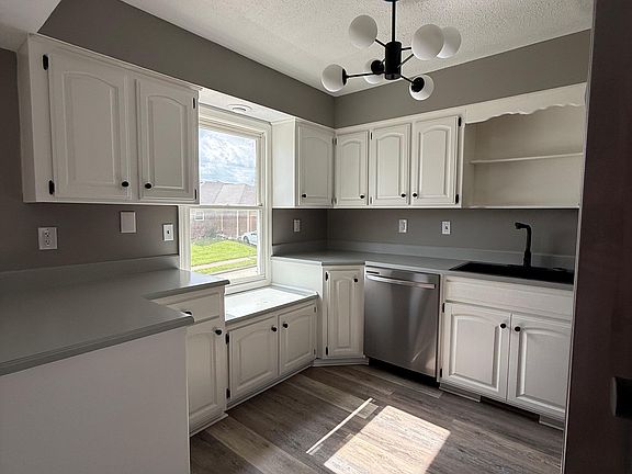 5th image of 2651 S Glenview Ave #2651