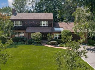 2 Plymouth Rd, Great Neck, NY 11023