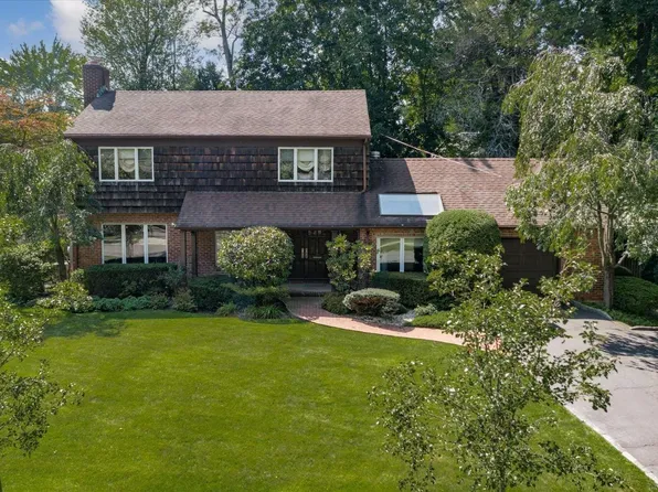 2 Plymouth Road, Great Neck, NY 11023