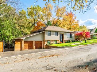 12 Summit Cres, Guelph, ON N1H 1S3