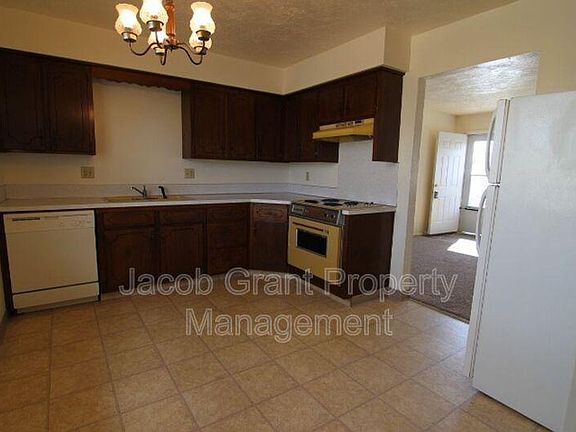 2nd image of 1345 Elizabeth Dr APT 4