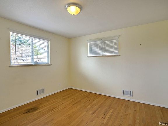 5th image of 1385 S Vallejo St