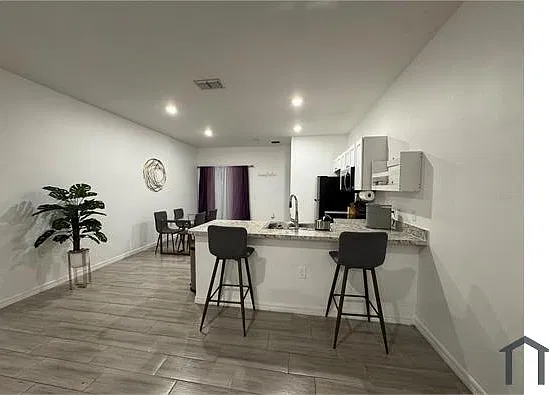 3 bed, $2,100 — Photo 4
