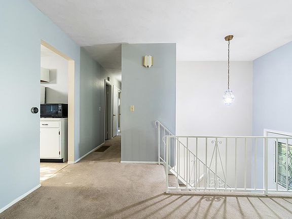 2nd image of 1006 Sunset Ct