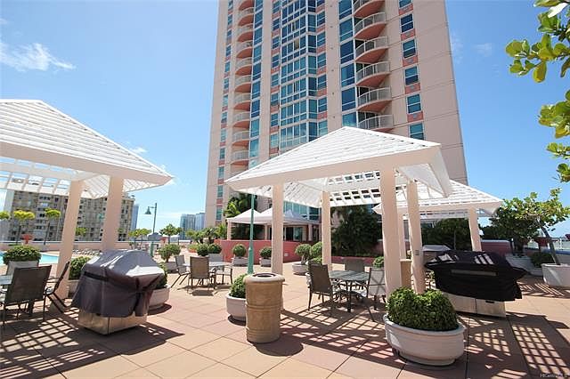 1st image of 801 King St #1008