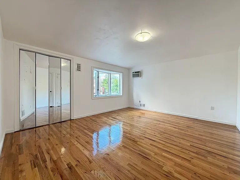 266 Brookfield Ave — Photo 16