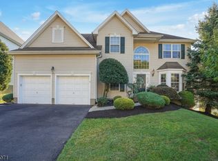 9 Wingate Way, Dunellen, NJ 08812