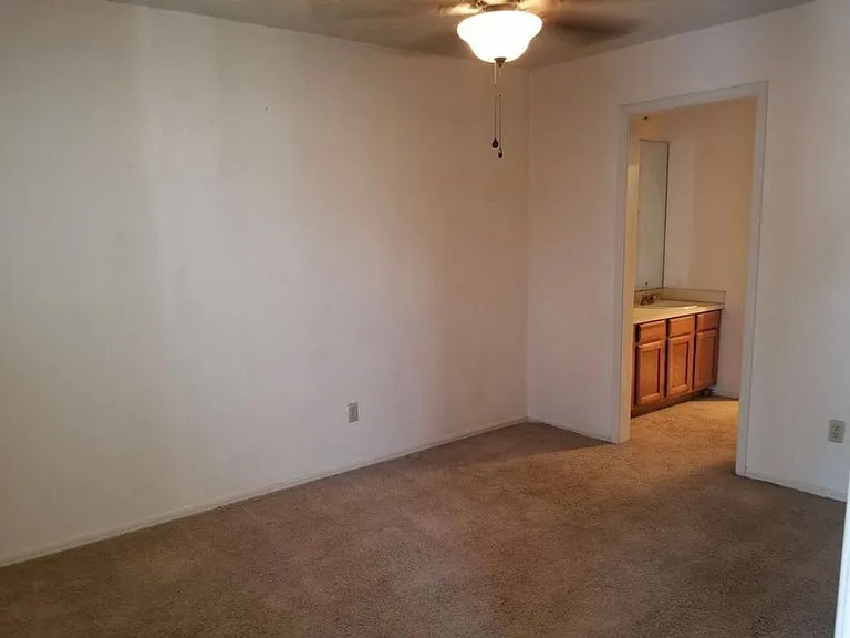 1315 Laurel Ln — Photo 7