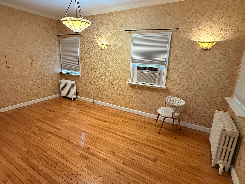606 Tompkins Ave #1