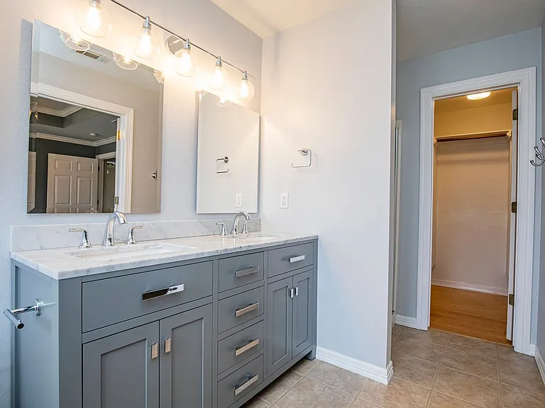 518 Topaz St — Photo 16