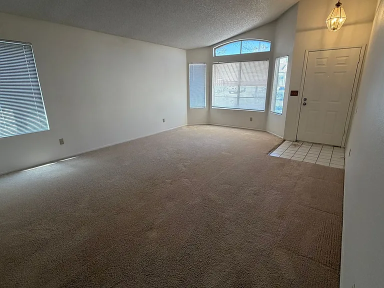 1328 Maplegrove Cir — Photo 11