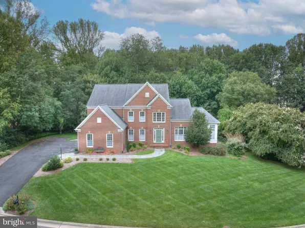 11689 Caris Glenne Dr, Herndon, VA 20170