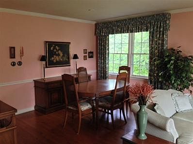4th image of 1348 Canterbury Ln