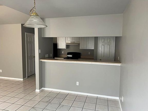 3rd image of 6018 State St #101