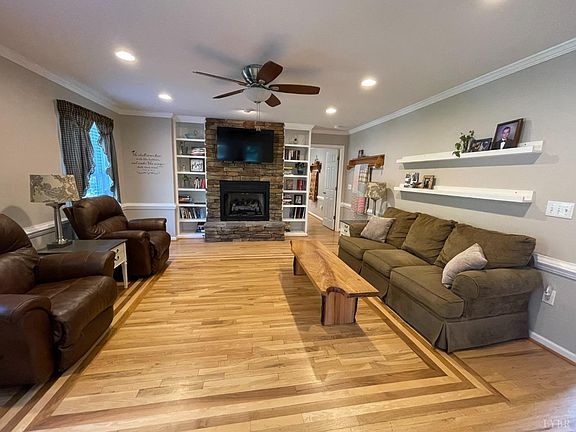 4th image of 1301 Alabaster Ln