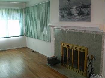 4th image of 471 Roosevelt Ave