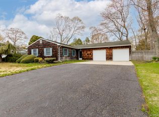 3 Chimney Ct, Brookhaven, NY 11719