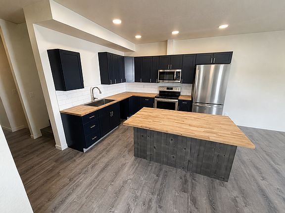 3rd image of 432 E 8th St #5