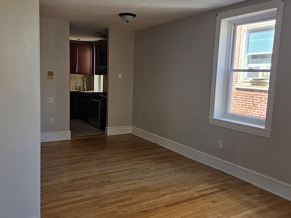 4th image of 935 Spruce St APT 2