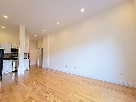 4th image of 506 E 88th St #4X