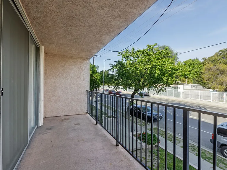 Lindley Apt — Photo 20