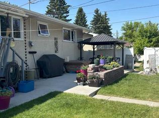 4924 S 40th Ave NW, Calgary, AB T3A 0X2