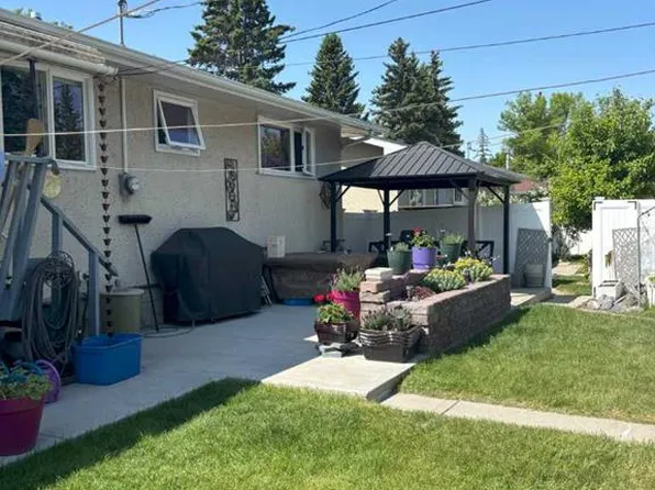 4924 S 40th Ave NW, Calgary, AB T3A 0X2