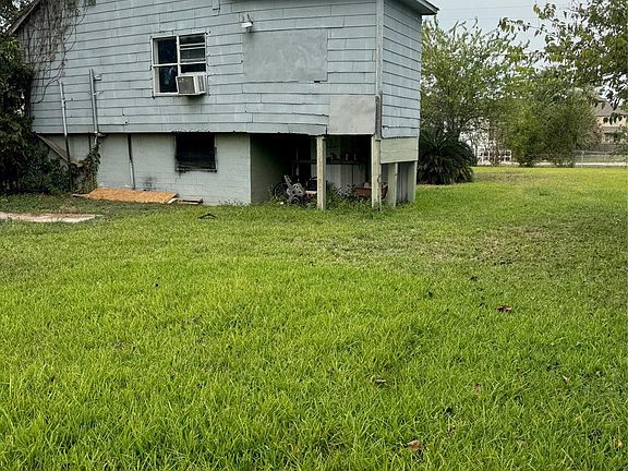 3rd image of 3612 Crane St