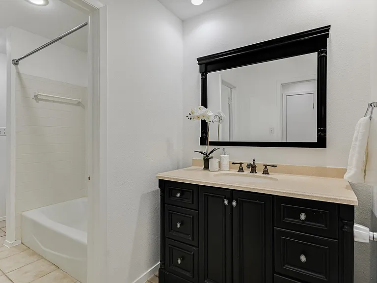 3207 Eanes Cir #A — Photo 7