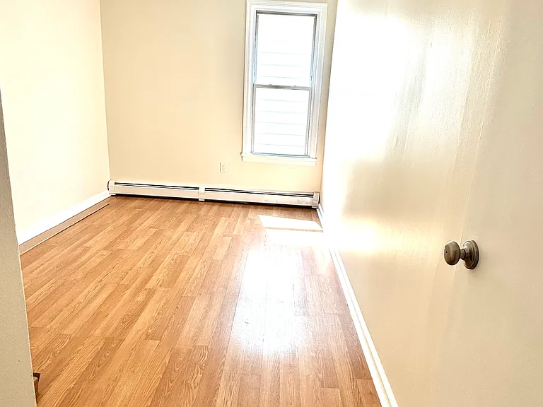 210-212 Maple St #2 — Photo 4