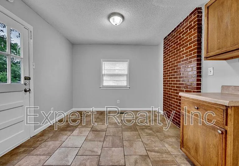 920 Parkway Dr — Photo 10