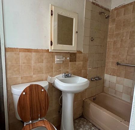 4th image of 237 Cleveland St APT 2L