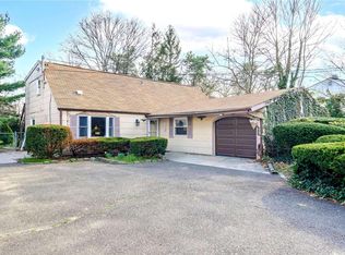 56 Teddy Ct, Ronkonkoma, NY 11779