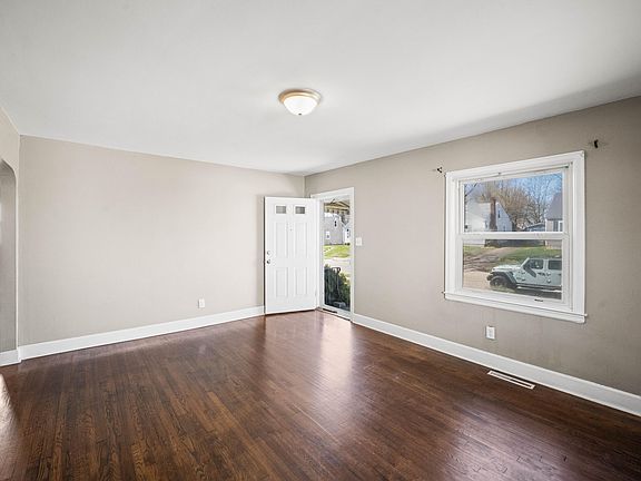 4th image of 1008 Darley Dr