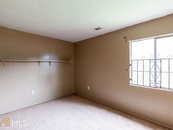 5th image of 890 Grange Ct SE