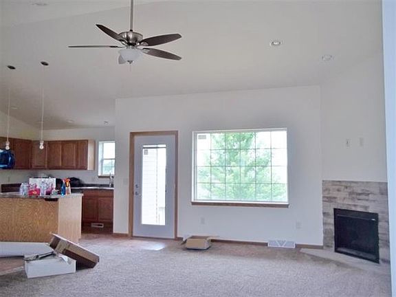 5th image of 301 Honeycrisp Dr