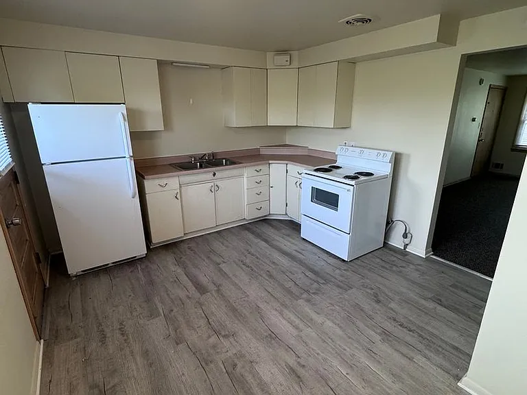 3929 Erie St — Photo 1