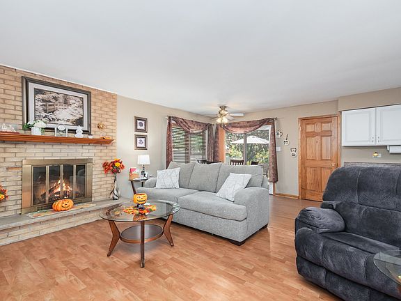 3rd image of 8832 Briarwood Ln