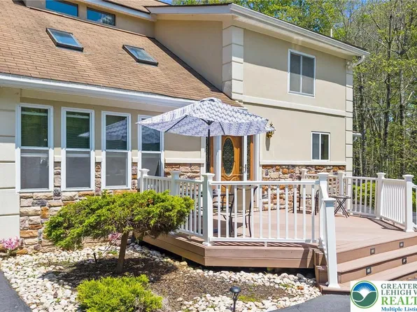 111 Sir Lyonnesse Ct, Pocono Lake, PA 18347